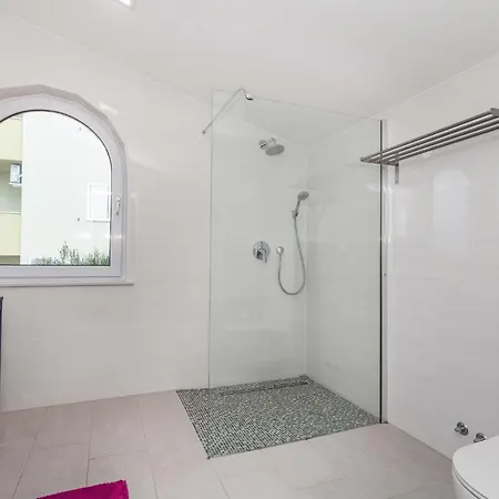 Lovely In With House Sea View