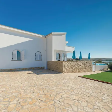 Gorgeous In * Povljana