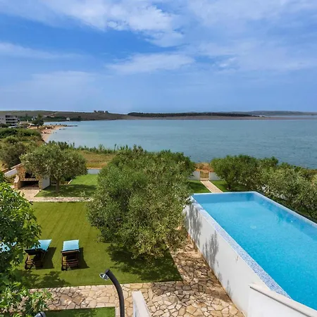 Gorgeous In * Povljana