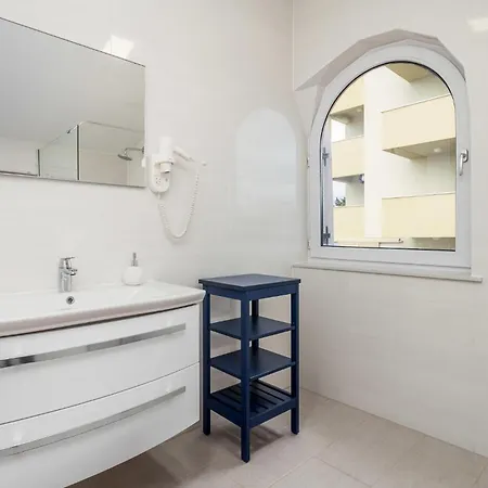 Stunning In Tatil Evi Povljana